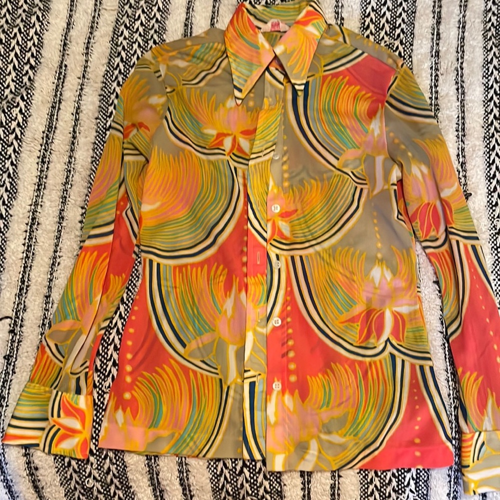 Beautiful colorful 60s/70s blouse